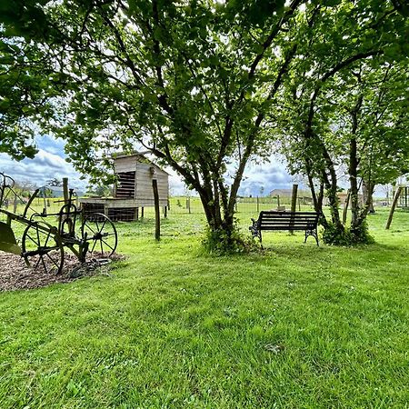 Mobilhome Sous Chalet En Bois A La Ferme Josnes Exteriör bild