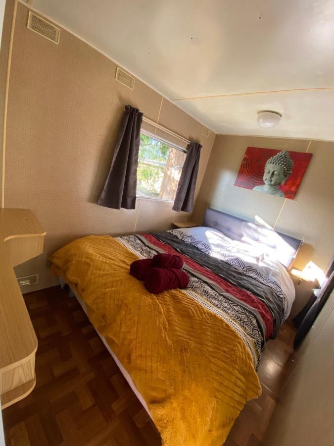 Mobilhome Sous Chalet En Bois A La Ferme Josnes Exteriör bild