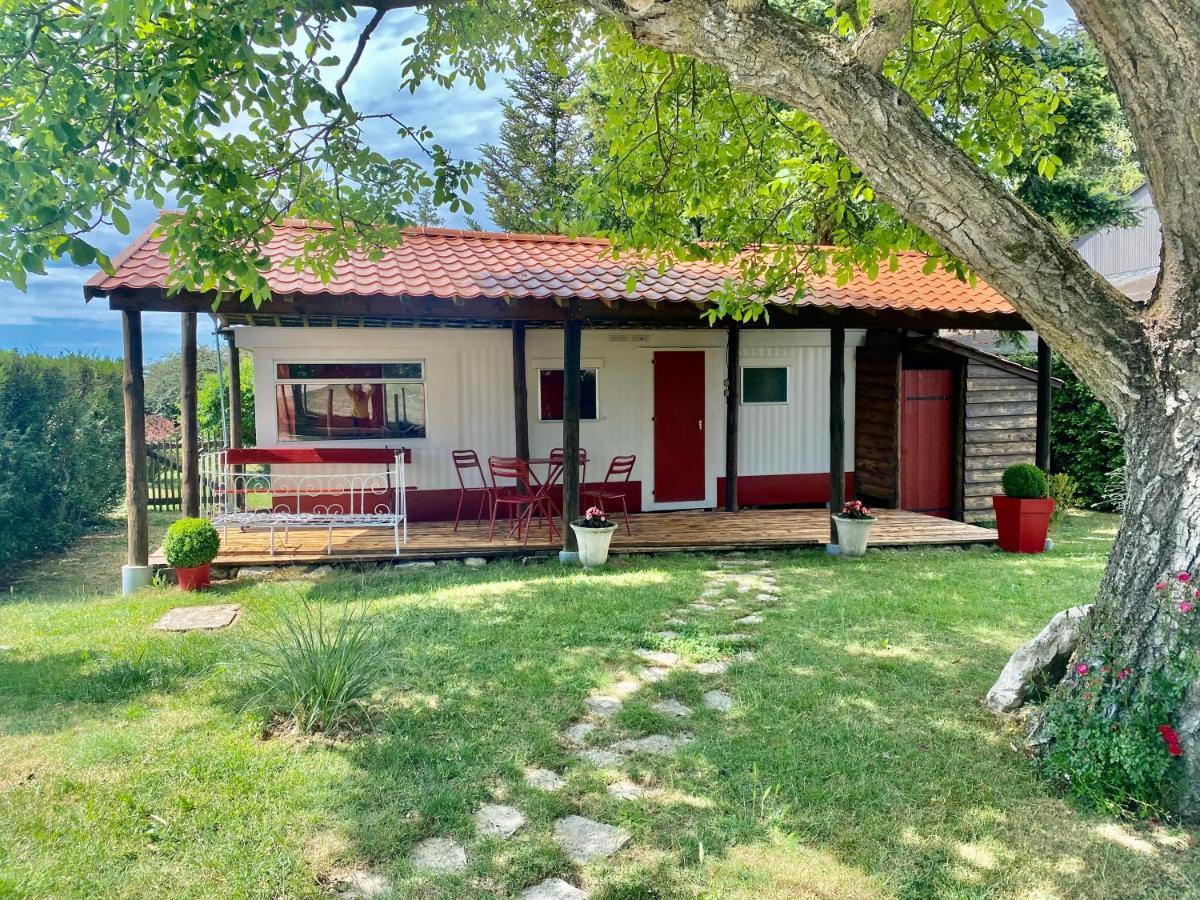 Mobilhome Sous Chalet En Bois A La Ferme Josnes Exteriör bild