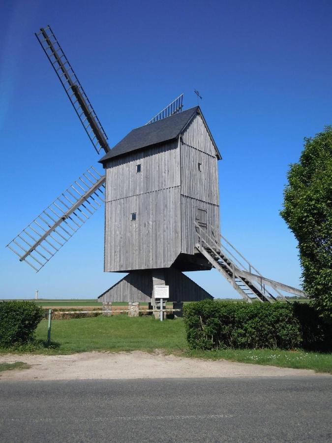 Mobilhome Sous Chalet En Bois A La Ferme Josnes Exteriör bild
