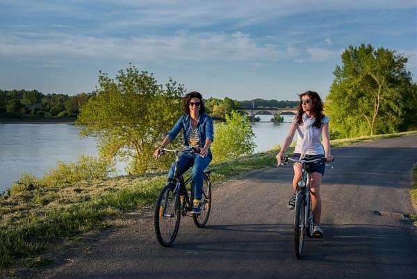 Mobilhome Sous Chalet En Bois A La Ferme Josnes Exteriör bild