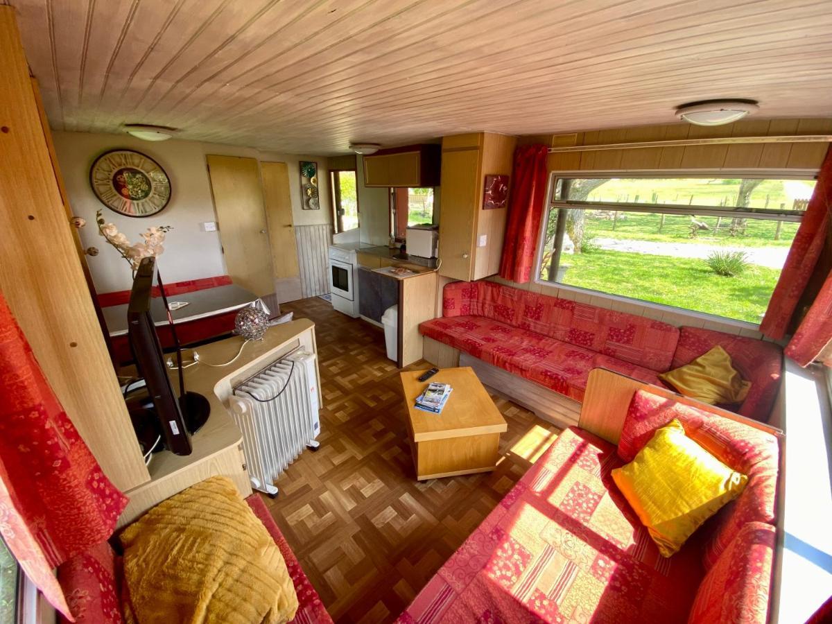Mobilhome Sous Chalet En Bois A La Ferme Josnes Exteriör bild