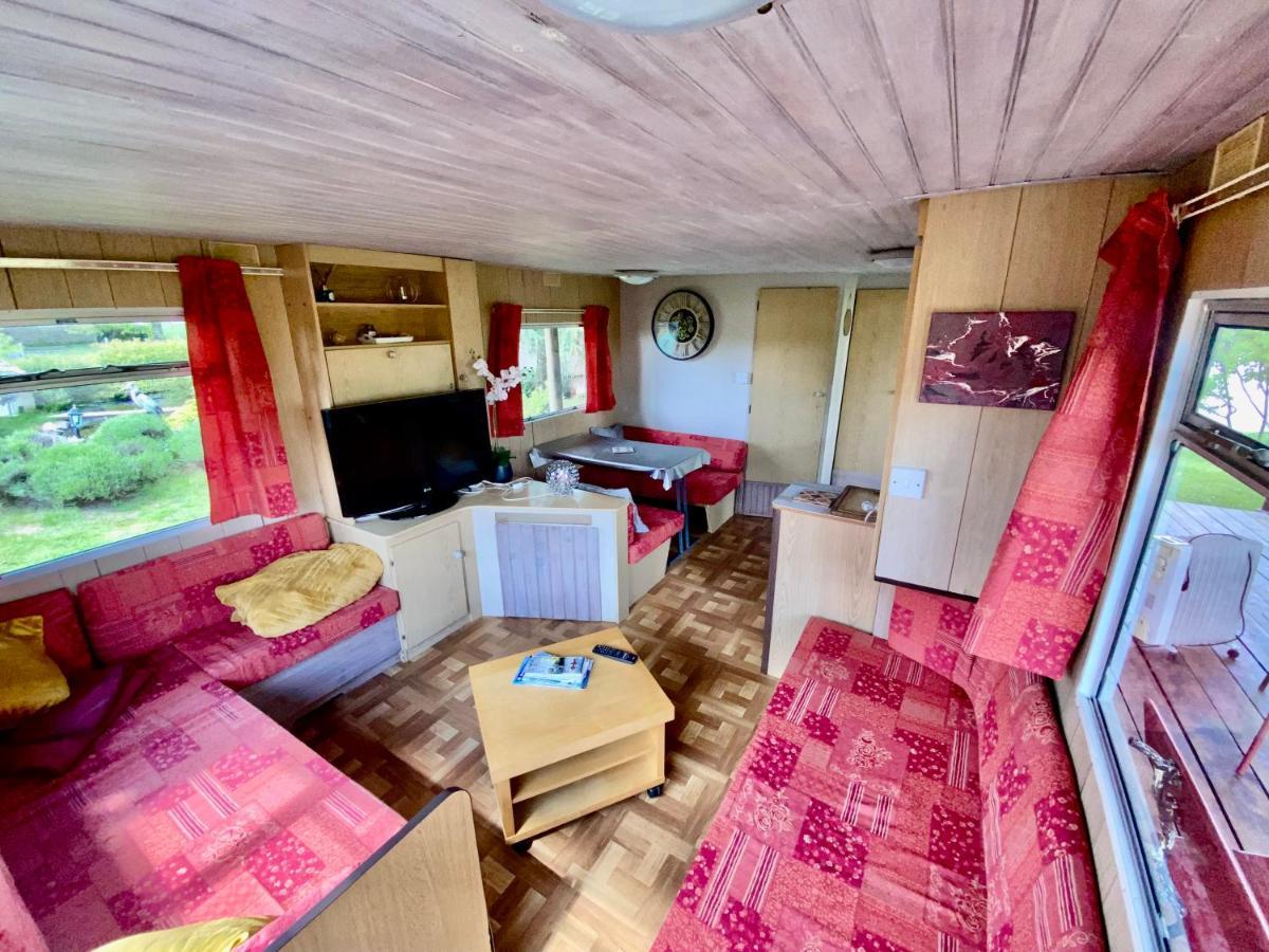 Mobilhome Sous Chalet En Bois A La Ferme Josnes Exteriör bild