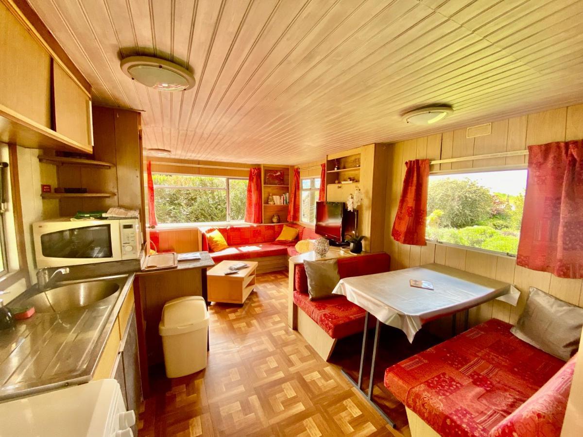 Mobilhome Sous Chalet En Bois A La Ferme Josnes Exteriör bild