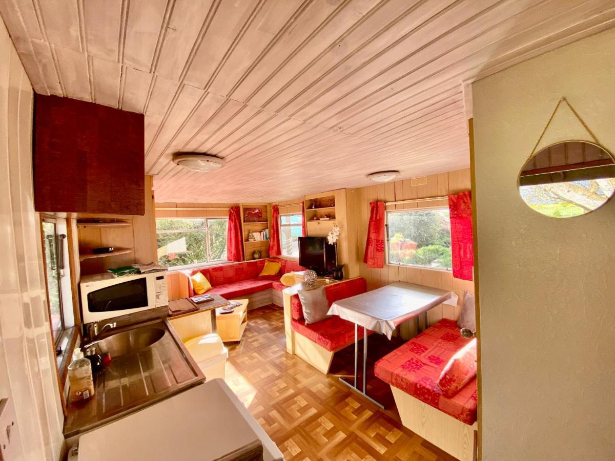 Mobilhome Sous Chalet En Bois A La Ferme Josnes Exteriör bild