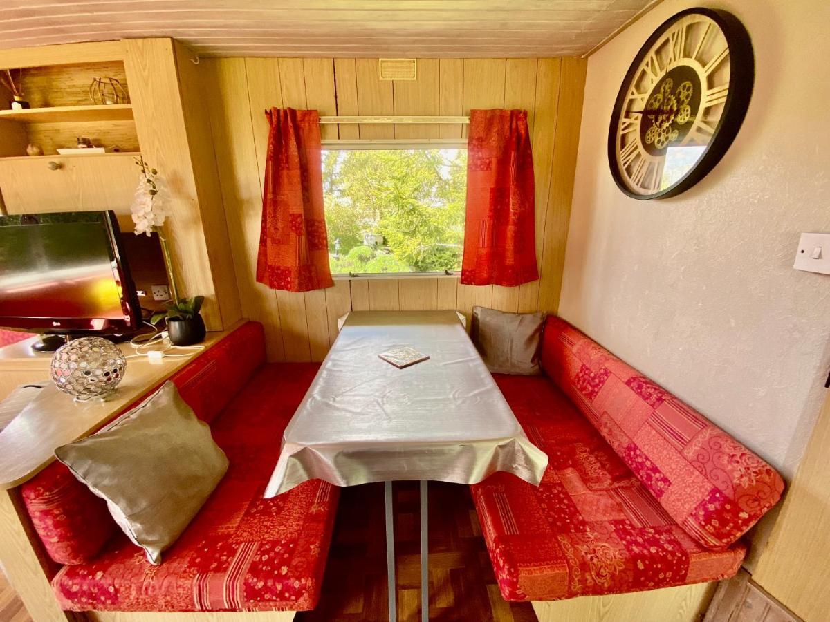 Mobilhome Sous Chalet En Bois A La Ferme Josnes Exteriör bild